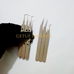 Pince à épiler pour extensions de cils de haute qualité en acier inoxydable, à 90 degrés, avec revêtement en poudre argentée, antistatique, à pointe fine et prise en main confortable - Product Image 1