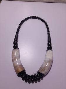 Colliers faits à la main américains élégants pour femmes et filles Chaînes de perles en corne naturelle de haute qualité Vente chaude pour une utilisation quotidienne de fête - Product Image 3