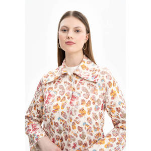 Blazer Cruzado con Estampado de Leopardo Beige para Mujer - Tejido Transpirable con Bolsillos - Product Image 4