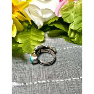 Anillo Artesanal Navajo de Turquesa Blanca y Plata de Ley, Talla 9.75 - Product Image 4