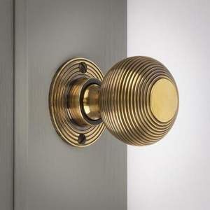 Pomo de Puerta de Latón Resistente para un Uso Doméstico Duradero y Fácil Manejo Diario de la Puerta Principal - Product Image 1