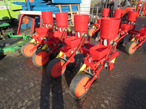 Achetez un semoir à maïs de qualité originale à prix avantageux, 3, 4, 6, 7, 8 rangs, avec fertiliseur, semoir de précision pour tracteur - Product Image 6