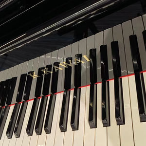 Piano à queue Kawai NO.350, excellent état, livraison rapide, finition élégante d'origine, touches lisses, d'occasion - Product Image 2