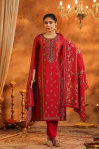 Kurta estampada con motivos étnicos rojos con pantalones sólidos y muselina estampada Dupatta cuello redondo pantalones Kurta rectos con estampado - Product Image 2