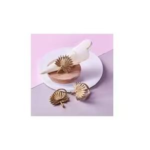 Rond de serviette en laiton et porte-mouchoirs serveur de vaisselle élégant pour mariages et banquets - Product Image 1