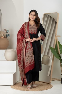 Roman Soie Designer Pantalon Kurti Et Dupatta Collection Catalogue complet disponible au tarif de gros, collection premium. - Product Image 4