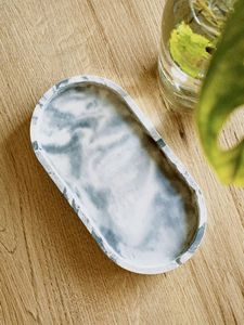 Precio al por mayor, bandeja ovalada de resina de mármol negro, bandeja de servicio moderna minimalista, organizador de decoración del hogar para oficina - Product Image 3