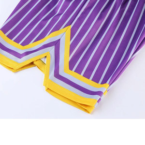 Conjuntos de uniformes de baloncesto duraderos de media manga de alta calidad con el mejor diseño, ropa cómoda estampada y transpirable hecha en fábrica - Product Image 6