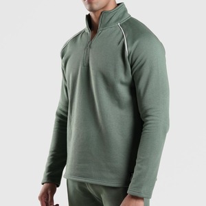 ชุดวอร์มสีเขียวเซจสำหรับผู้ชาย เสื้อสเวตเชิ้ตแบบซิปสี่ส่วนพร้อมแถบสีขาวที่ไหล่ และกางเกงจ็อกเกอร์ทรงสอบเข้าชุด - Product Image 2