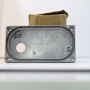 Cubierta de carcasa de fundición a presión de aleación de aluminio ADC12 personalizada OEM Superficie pulida Servicios de fundición de calidad superior certificados ISO9001 - Product Image 5