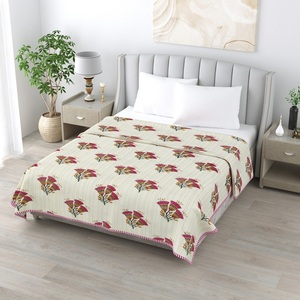 Luxury American Semi-Traditional Design Queen Size Cotton <b>Double</b> <b>Quilt</b> with Floral Print for Home & Hotel Use - Product Image 2