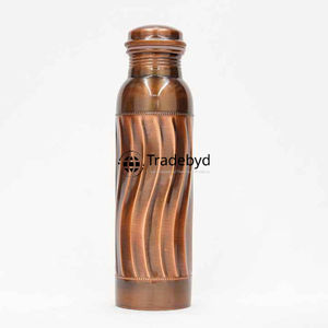 Elegante botella de cobre que combina estilo de salud y valores ecológicos, ideal para rutinas de bienestar y regalos de lujo de Tradebyd - Product Image 2