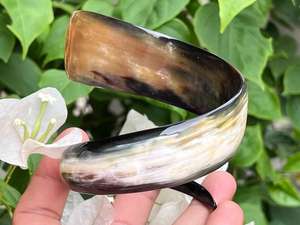 Bijoux en corne de buffle naturelle bracelet manchette en corne bijoux de mode de créateur de style vintage purement artisanal - Product Image 2