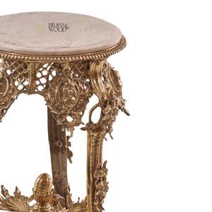 Mesa Auxiliar Redonda de Latón Antiguo de Lujo con Tapa de Mármol Beige y Detalles Tallados a Mano en Estilo Rococó para Decoración de Palacios - Product Image 3