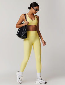 Ensemble 2 pièces de shorts de yoga décontractés pour femmes, personnalisables en gros, en Spandex/Nylon, taille élastique, respirant, séchage rapide, avec cristaux sur le devant - Product Image 3