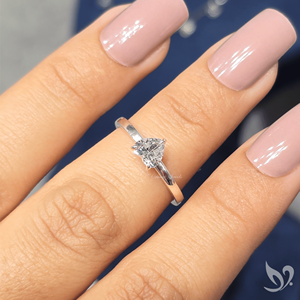 Anillo Solitario de Diamante Cultivado en Laboratorio con Corte Corazón de 0.50 CT en Oro |   Joyería Fina Certificada por IGI - Product Image 2