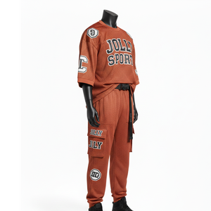 Conjunto de pantalón y camiseta deportiva de malla de poliéster GSM para hombre, color naranja óxido, tela transpirable, logotipo bordado en parche, camiseta de malla y pantalón para hombre - Product Image 4