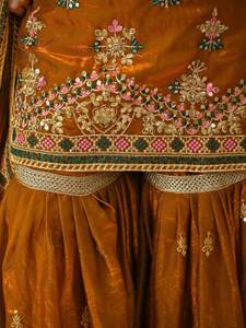 Ensemble prêt-à-porter en soie pure épaisse avec sequins de 5 mm et broderies, Kurti et pantalon pour femme avec dupatta, idéal pour l'Aïd, le Ramadan et les soirées. - Product Image 5