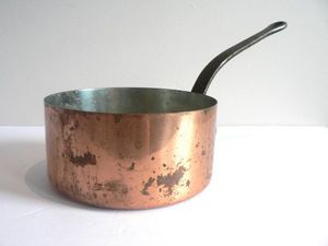 Casserole en cuivre hautement conductrice pour une cuisson uniforme et efficace et un développement de la saveur dans les tâches culinaires complexes - Product Image 6