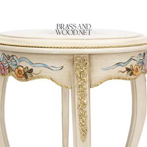 Mesa Auxiliar Redonda de Lujo Color Crema con Ramo Floral Pintado a Mano y Detalles en Latón Dorado para Decoración de Esquinas en Hogares Neoclásicos - Product Image 6