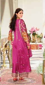 Costume de palazzo prêt à l'emploi de style pakistanais de style premium avec de lourdes broderies partout parfait pour toutes les occasions - Product Image 3