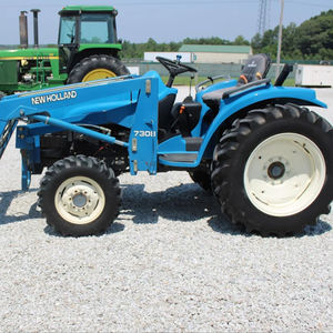 Para Tractor de Ruedas New Holland 1725 con Potencia Nominal de 80/120/140 hp, Usado para Granjas, con Componentes Principales: Motor, Caja de Cambios - Product Image 1
