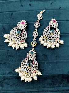 Boucles d'oreilles traditionnelles de haute qualité avec Tikka pour femmes Vintage Ethnic Indian Heritage Jewelry Idéal pour les festivals, les mariages - Product Image 3