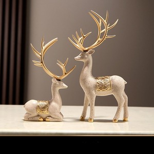 รูปปั้นกวางเรนเดียร์หรูหราพร้อมอานทองคำแกะสลักและเขากวางตกแต่งรูปปั้นสำหรับการตกแต่งภายในที่ทันสมัยและรื่นเริง - Product Image 4