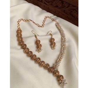 Conjunto de collar de perlas y Moti de diseñador de moda con pendientes pequeños, conjunto de collar de nuevo estilo para ropa de boda, ropa de fiesta para mujer - Product Image 1