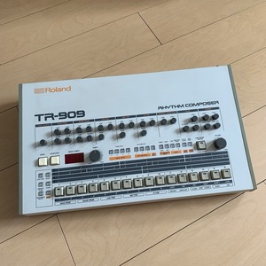 นักแต่งเพลงจังหวะ RolandTR-909ต้นฉบับทดสอบการทำงานอย่างเต็มที่การทำงานที่สมบูรณ์แบบ