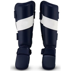 Protections de tibia de football avec un intérieur rembourré haute durabilité et un soutien réglable pour les postes de jeu sur le terrain. - Product Image 6