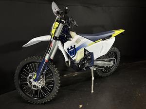 Oferta de Subasta Original: Motocicletas Enduro FE 501w 2024 Nuevas en Stock con Velocidad Máxima de >80 km/h, Origen EE. UU. - Product Image 3