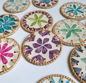 Coloré Naturel Rotin Shell Résine Tasse Tapis Dessous De Verre Tissé À La Main Isolation Pad Napperon Cuisine Maison Table Décoration - Product Image 2