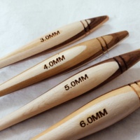 Aiguilles à tricoter en bois conifère sur mesure argent et blanc avec taille gravée pour couture revente tailles personnalisées