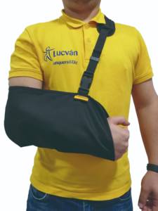 Fascia per braccio in tessuto regolabile in altezza, in poliestere e cotone, T1 30cm, T2 31-40cm, T3 40cm, per immobilizzazione post-chirurgica - Product Image 1
