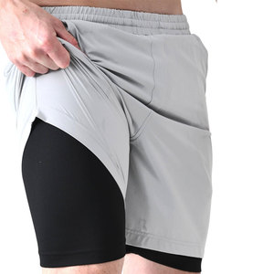 Shorts de sport en polyester, tissu respirant, construction flexible, pour la course, le fitness et l'entraînement. - Product Image 1