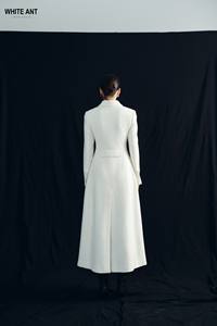 Style luxueux grandes tailles vêtements femmes dos fendu Naila chanteur manteaux à poitrine grandes tailles vêtements femmes vêtements blancs - Product Image 3