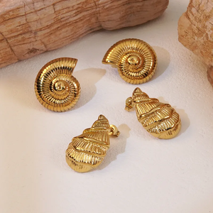 ต่างหูสแตนเลส304ทอง18K สไตล์ชายหาดที่เรียบง่ายทรงหอยสังข์ชุบที่ทันสมัย1คู่ - Product Image 3