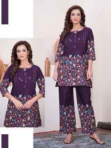 Conjunto de Kurta y Pantalón con Estampado Floral Morado para Mujer, Ropa Étnica Elegante - Product Image 2