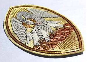 Apliques de ancla y Cruz para vestimentas católicas Terciopelo rojo con decoración de encaje bordado Tipo de insignia magnética para coser - Product Image 4