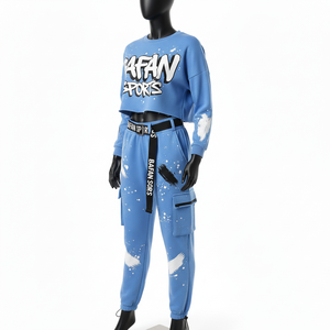 Conjunto Deportivo para Mujer, Top Corto y Pantalones Jogger, Color Azul Cielo, Algodón y Poliéster, Felpa de 300 GSM, Tacto Suave, Logotipo Personalizado con Serigrafía - Product Image 4