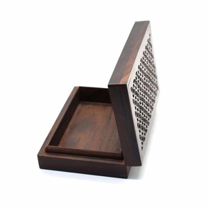 Joyero de madera de estilo vintage con forma de rectángulo, regalo al mejor precio para mujeres y niñas, personalizable por MARCO ENTERPRISES - Product Image 1