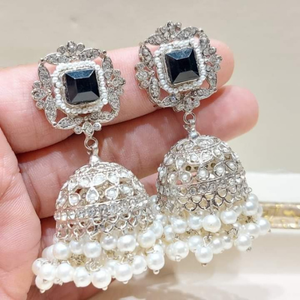 Boucles d'oreilles Jhumki classiques en argent antique pour femmes avec boucles d'oreilles Jhumka indiennes en argent bijoux pour femmes disponibles en gros - Product Image 3