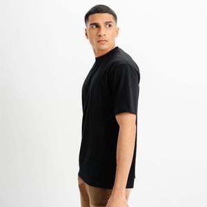 Vente en gros T-shirt OEM 180gsm noir en coton et élasthanne personnalisé T-shirts à manches courtes pour hommes avec votre logo imprimé ou brodé - Product Image 4