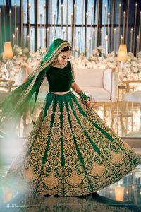 2023 VESTIDO DE NOVIA LEHENGA DE MODA BORDADO PESADO BLUSA DE TERCIOPELO RED EMBELLEZADO CRISTAL BEADSSTONE DABKA TRABAJO BODA - Product Image 2