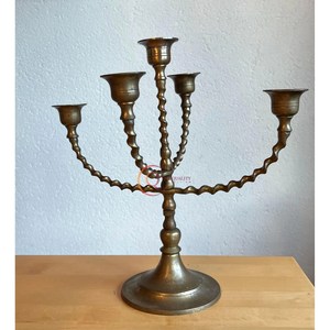 Candélabre en laiton à 5 bras au design élégant Pot à bougie unique pour la décoration de la maison et du restaurant Candélabre éclaircissant de table - Product Image 3