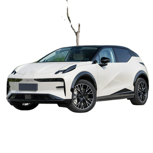 SUV Eléctrico Compacto Blanco con Techo Negro y Llantas de Aleación, Vehículo de Nueva Energía con Volante a la Izquierda - Product Image 1
