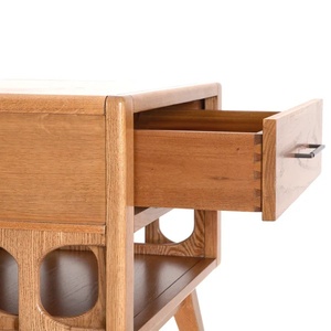 Table de chevet en bois d'acajou avec finition naturelle pour chambre à coucher. - Product Image 6