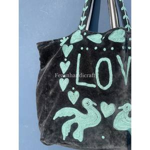 Sacs en velours indien Suzani, broderie à la main, sacs de shopping, sacs de voyage pour femmes, sac Love & Birds, sacs de shopping à une poche - Product Image 2