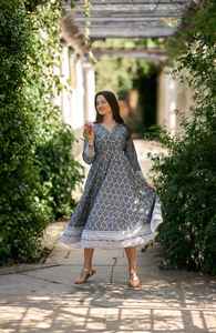 Vestido Ikat Haima Tejido a Mano, Largo hasta la Pantorrilla, Estilo Bohemio, Gris Blanco, Algodón Puro, Informal, para Uso Diario - Product Image 5